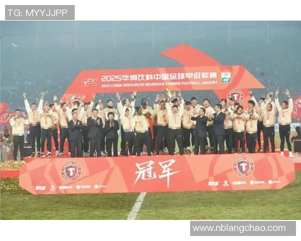 足球场上英雄梦球迷心中热血情