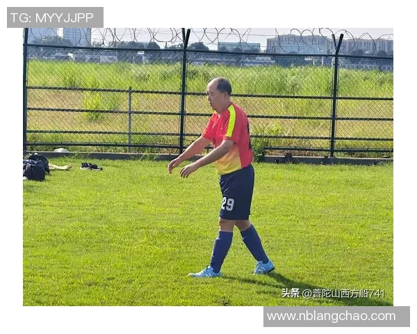 高大球员在足球场上的优势与影响探讨